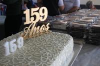 Mais de 10 mil fatias de bolo de aniversrio so distribudas  populao
