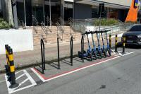 Itaja inicia instalao de pontos de estacionamento pblico para bicicletas e patinetes
